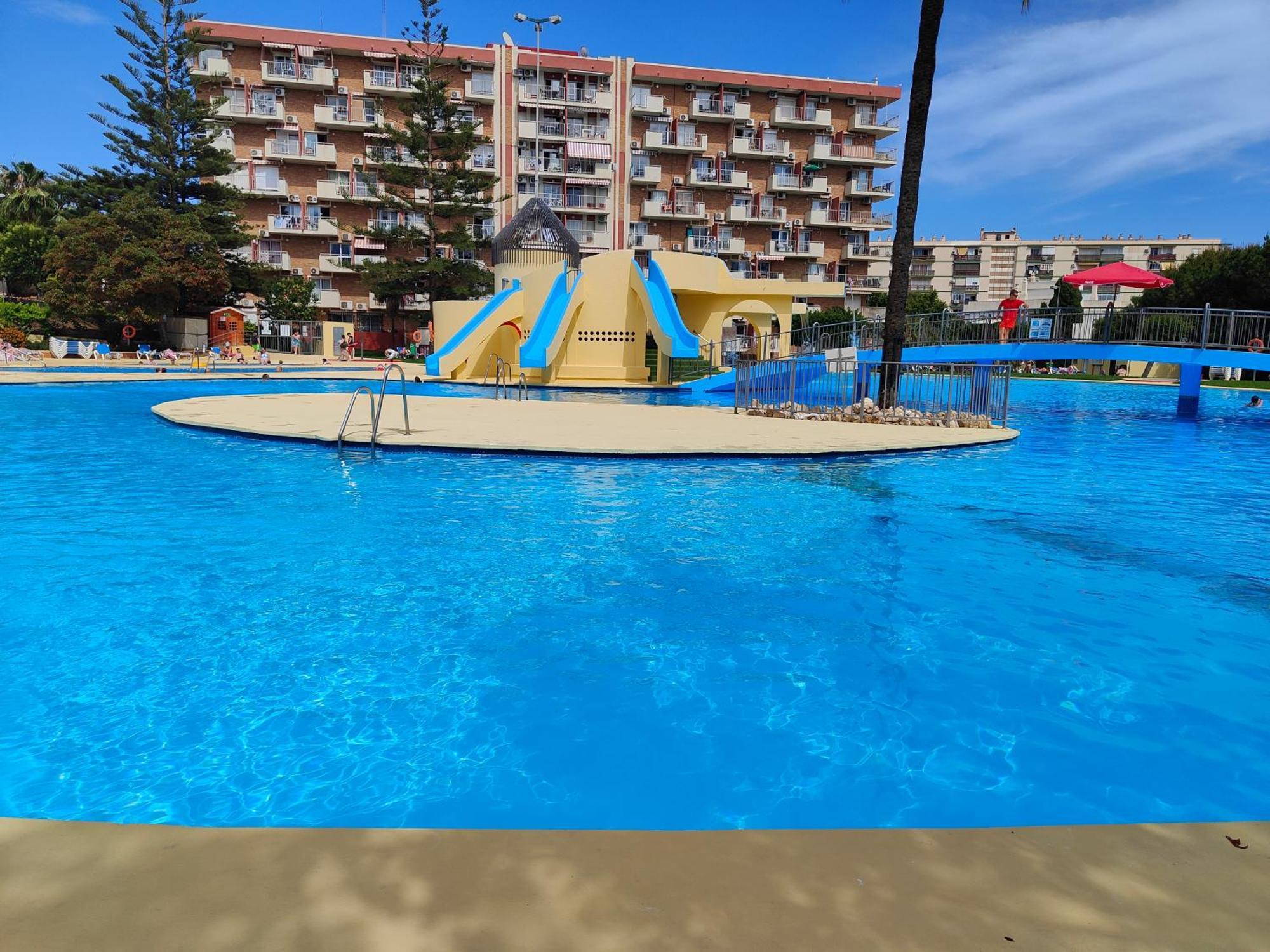 Apartamento Entero, Enormes Piscinas, Terraza Y Playa Benalmádena Extérieur photo
